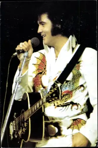 Ak Sänger und Schauspieler Elvis Presley, Portrait, Gitarre