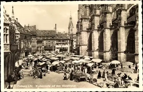 Ak Freiburg im Breisgau, Wochenmarkt auf dem Münsterplatz