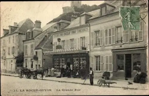 Ak La Roche Guyon Val d’Oise, La Grande Rue