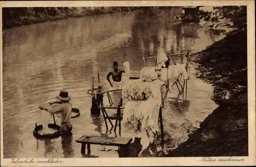 Ak Native washerman, Männer beim Wäschewaschen, Afrikaner