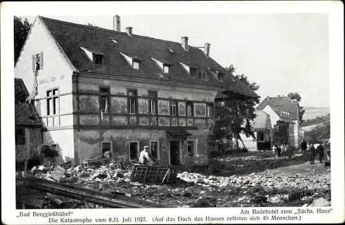 Ak Berggießhübel in Sachsen, Hochwasser 1927, Am Badehotel Sächsisches Haus