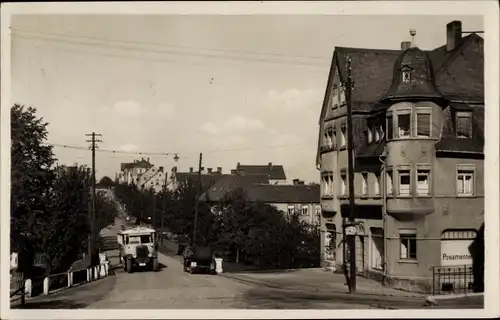 Ak Mühlau in Sachsen, Blick in die Leipzigerstraße, Eckansicht Postgebäude, Bus