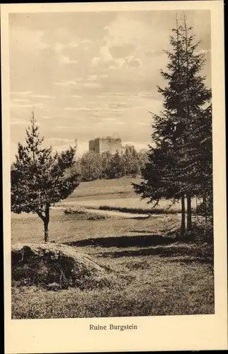 Ak Burgstein Weischlitz im Vogtland, Ruine Burgstein, Totale mit Landschaft