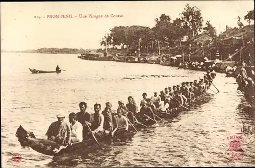 Ak Phnom Penh Kambodscha, Une Pirogue de Course