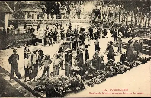 Ak Cochinchine Vietnam, Marchands de fruits attendant l'arrivee du bateau