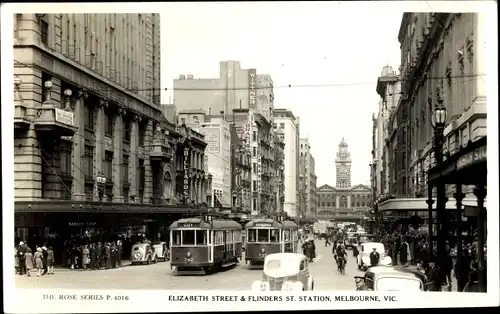 Ak Melbourne Victoria Australien, Elizabeth Street, Flinders St. Station, Straßenbahn