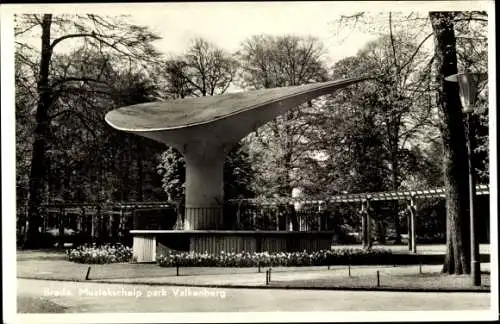 Ak Breda Nordbrabant Niederlande, Muziekschelp park Valkenberg, Park, Musikmuschel