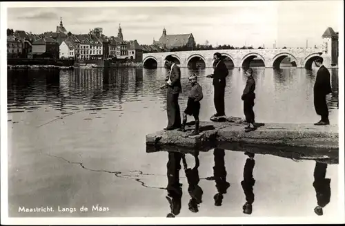 Ak Maastricht Limburg Niederlande, Maas, Brücke, Angler, Steg, Fluss