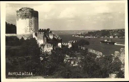 Foto Ak Konstantinopel Istanbul Türkei, Rumeli Hisarı, Festung, Küste, Schiff