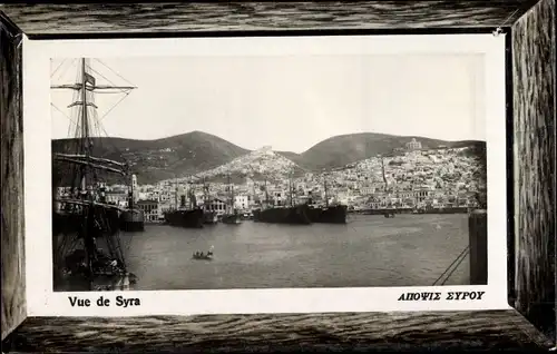 Passepartout Ak Syra Siros Syros Griechenland, Blick auf den Ort, Hafenpartie