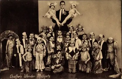 Ak Chaffer's Wonder Midgets, Liliputaner, Gruppenbild, Kostüme, Clown