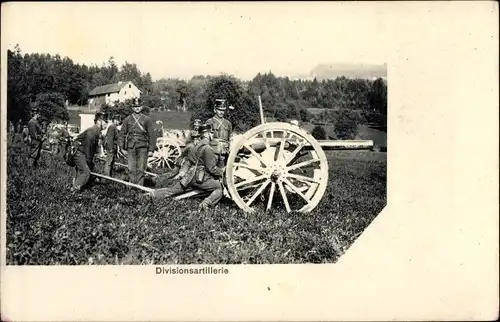 Ak Divisionsartillerie, Schweizer Soldaten mit Geschütz