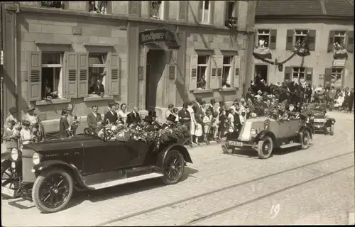 Foto Ak Brötzingen Pforzheim im Schwarzwald, Festumzug im Ort, Gasthaus, Autos