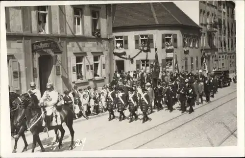 Foto Ak Brötzingen Pforzheim im Schwarzwald, Festumzug im Ort, Gasthaus
