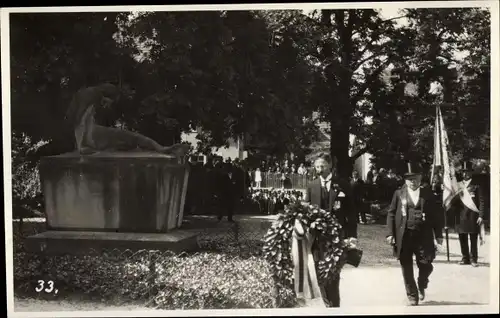 Foto Ak Brötzingen Pforzheim im Schwarzwald, Festumzug im Ort, Denkmal