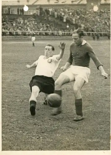 Foto Berlin, Deutsche Mannschaft gegen Tennis Borussia, Probespiel, 12.7.1942, Walter mit Solá