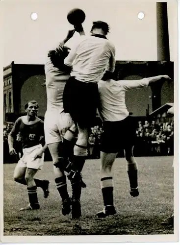 Foto Berlin, Deutsche Nationalmannschaft gegen Spandauer SV, Probespiel, 12.7.1942