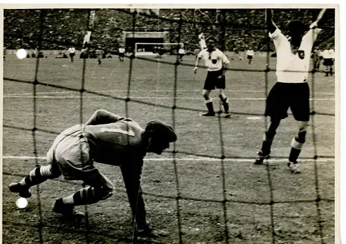 Foto Berlin Olympiastadion, Länderspiel Deutschland Schweden 20.9.1942, Decker, Lehner