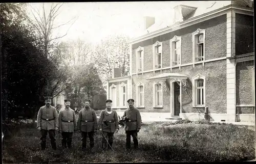 Foto Ak Deutsche Soldaten in Uniform, Feldgendarm, Ringkragen