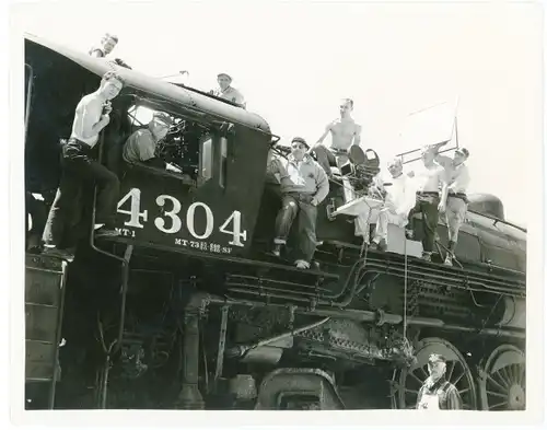 Foto Regisseur D. Ross Ledermann, Filmaufnahmen Mai 1934, Dampflokomotive 4303