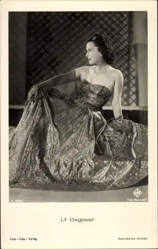 Ak Schauspielerin Lil Dagover, Portrait, Kleid