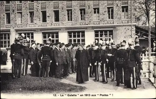 Ak La Galette en 1913 aux Postes, Geistlicher, Männer in Uniformen