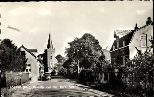 Ak Rossum Maasdriel Gelderland, Maasdijk met Ned. Herv. Kerk