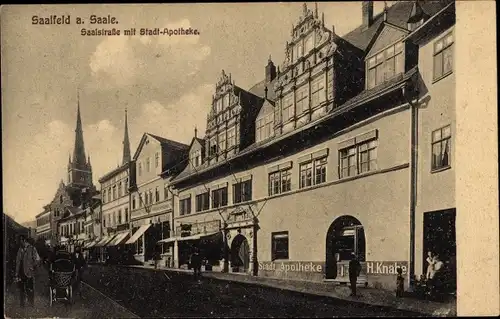 Ak Saalfeld an der Saale Thüringen, Blick in die Saalstraße mit Stadtapotheke