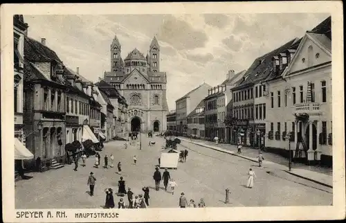 Ak Speyer am Rhein, Passanten auf der Hauptstraße mit Dom