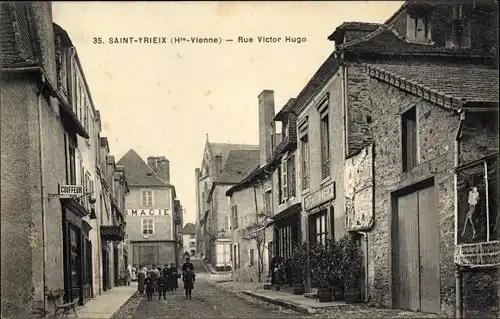 Ak Saint Yrieix Haute Vienne, Rue Victor Hugo, Coiffeur