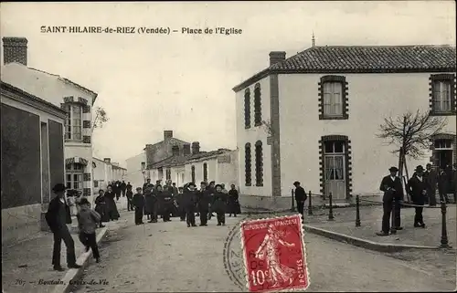 Ak Saint-Hilaire-de-Riez Vendée, Place de l'Eglise