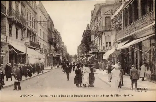 Ak Avignon Vaucluse, Rue de la Republique prise de la Place de l'Hotel de Ville