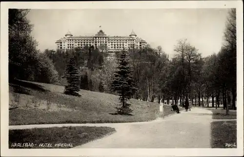 Foto Ak Karlovy Vary Karlsbad Stadt, Hotel Imperial, Alleen, Park, Gesamtansicht