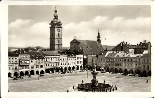 Ak České Budějovice Budweis Südböhmen, Masarykovo namesti, Platz, Brunnen, Kirche