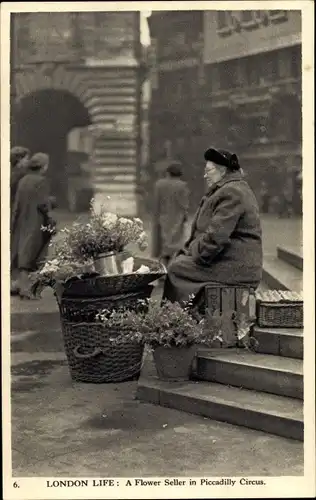 Ak London City, City Life, A Flower Seller in Piccadilly Circus, Blumenverkäuferin