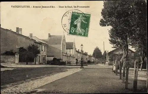 Ak Vaucouleurs Meuse, Avenue Jeanne d'Arc, Dans le fond, les Promenades