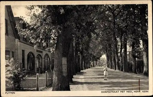 Ak Putten Gelderland, Dorpsstraat met ned. Herv. Kerk