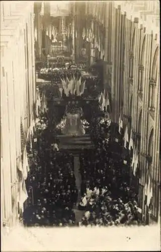 Foto Ak Rouen Seine-Maritime, Vogelperspektive, Innenraum Kirche