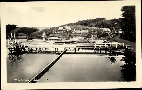 Ak Kriebstein Mittelsachsen, Blick auf das Bad, Steg, Sprungturm, Boote