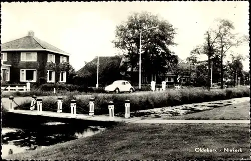 Ak Niekerk Oldekerk Groningen, Ortsansicht, Auto, Brücke