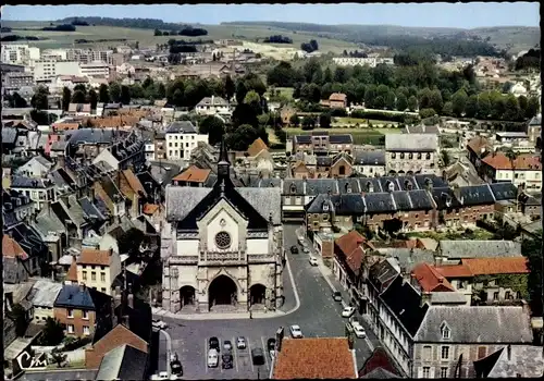 Ak Doullens Somme, L'Eglise, Fliegeraufnahme