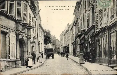 Ak Neufchâteau Lothringen Vosges, Hôtel de Ville et Rue Saint Jean