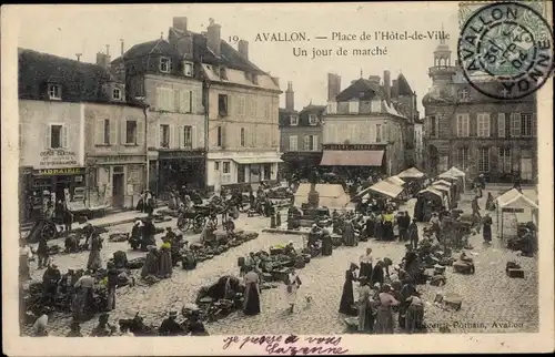 Ak Avallon Yonne, Place de l'Hôtel de Ville, Um jour de marché