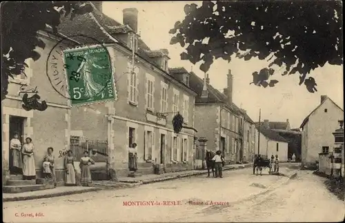 Ak Montigny la Resle Yonne, Route d'Auxerre