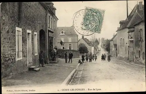 Ak Cussy les Forges Yonne, Rue du Lyon
