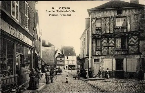 Ak Noyers sur Serein Yonne, Rue de l'Hôtel de Ville, Maison Frémont