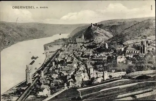 Ak Oberwesel am Rhein, Ortschaft mit Landschaftsblick, Bahnstrecke