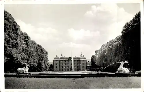 Ak Schwetzingen in Baden, Schloss mit Schlossgarten