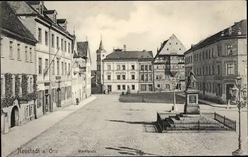 Ak Neustadt an der Orla, Marktplatz, Denkmal