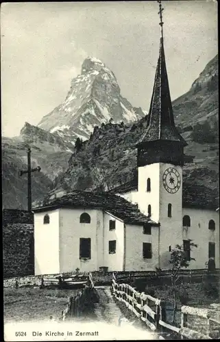 Ak Zermatt Kt. Wallis Schweiz, Kirche, Matterhorn im Hintergrund